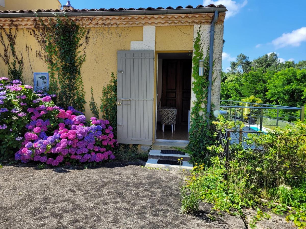 La Marviniere Bed and Breakfast Saint-Bonnet-sur-Gironde Exterior foto